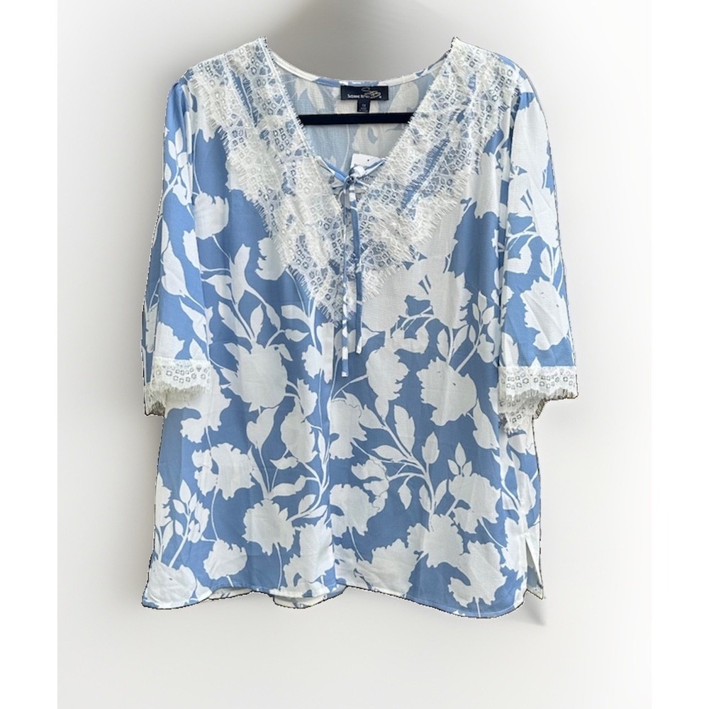 Suzanne Betro Blue White Floral Lace Trim Tie Neck Blouse 1X U0501212 New